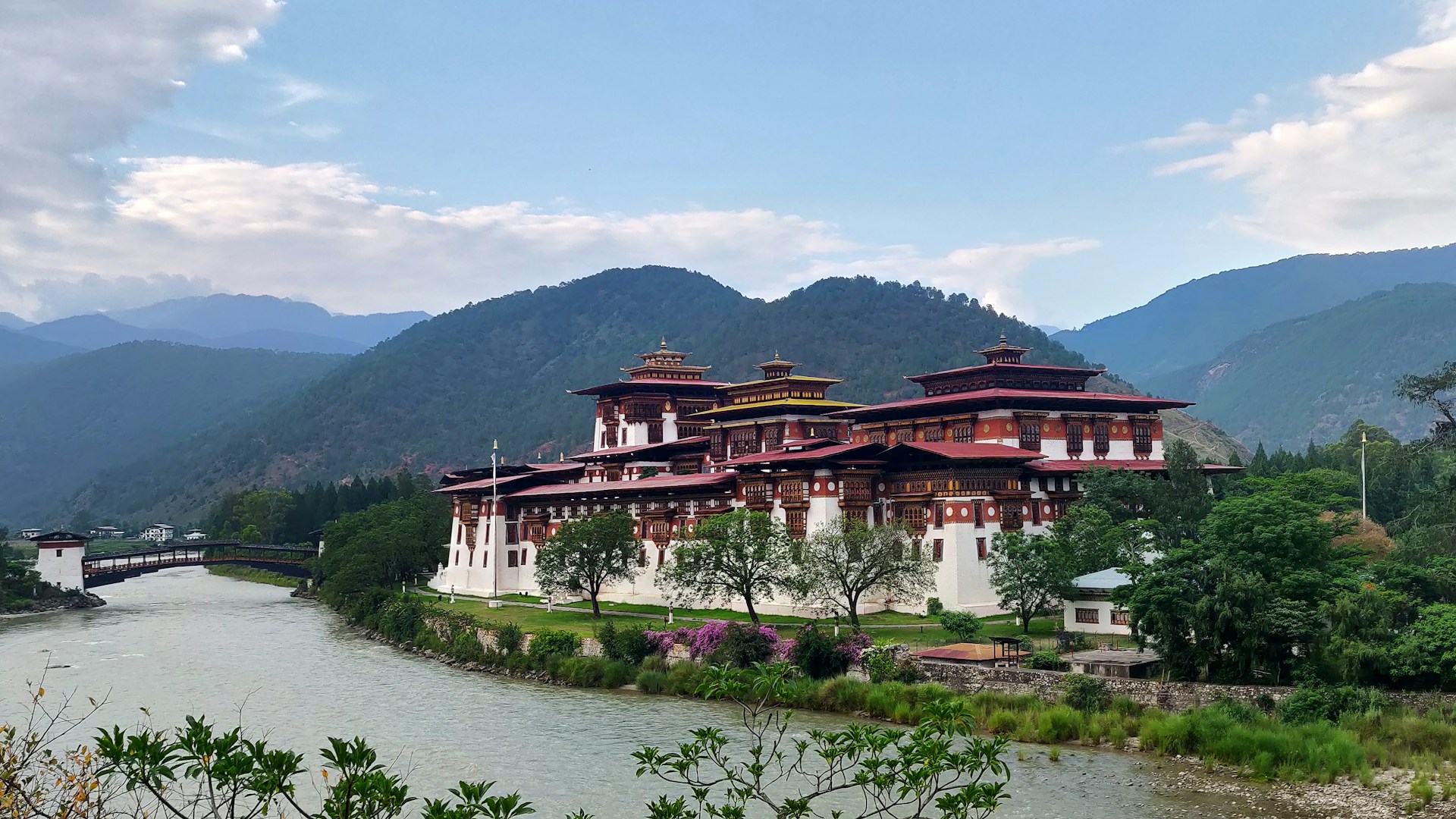 Read more about the article Proxies in Bhutan – (Bhutan Residential & Mobile 3G/4G/LTE/5G/6G Proxies)